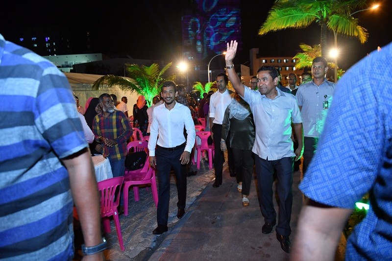 އޮކްޓޫބަރު 9 ، 2017: ރައީސް ޔާމިންގެ ދެކަނބަލުން ރަސްފަންނުގައި އިސްރަށްވެހިންނާ  ބައްދަލުކުރައްވަން ބޭއްވެވި ހަފްލާގެ ތެރެއިން 