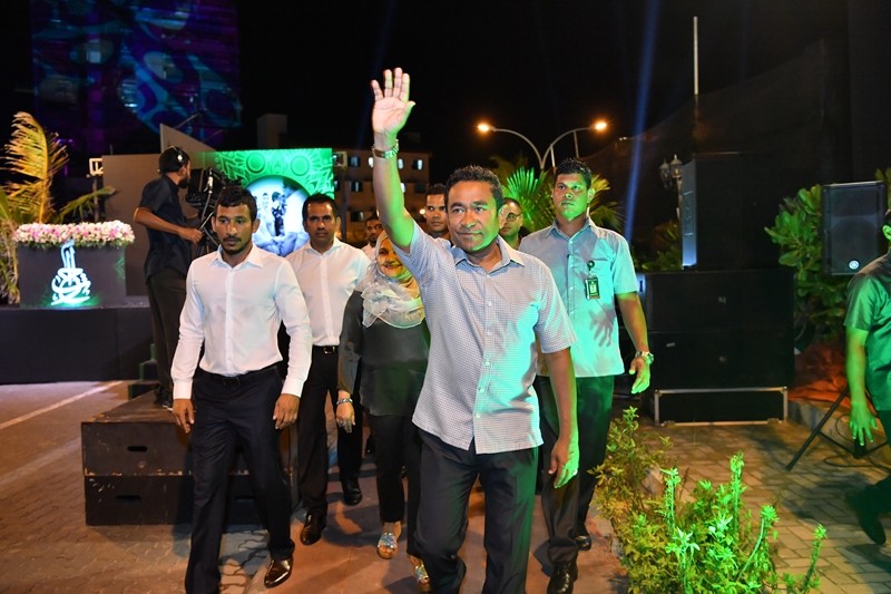 އޮކްޓޫބަރު 9 ، 2017: ރައީސް ޔާމިންގެ ދެކަނބަލުން ރަސްފަންނުގައި އިސްރަށްވެހިންނާ ބައްދަލުކުރައްވަން ބޭއްވެވި ހަފްލާގެ ތެރެއިން 