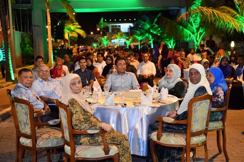 އޮކްޓޫބަރު 9 ، 2017: ރައީސް ޔާމިންގެ ދެކަނބަލުން ރަސްފަންނުގައި އިސްރަށްވެހިންނާ ބައްދަލުކުރައްވަން ބޭއްވެވި ހަފްލާގެ ތެރެއިން 