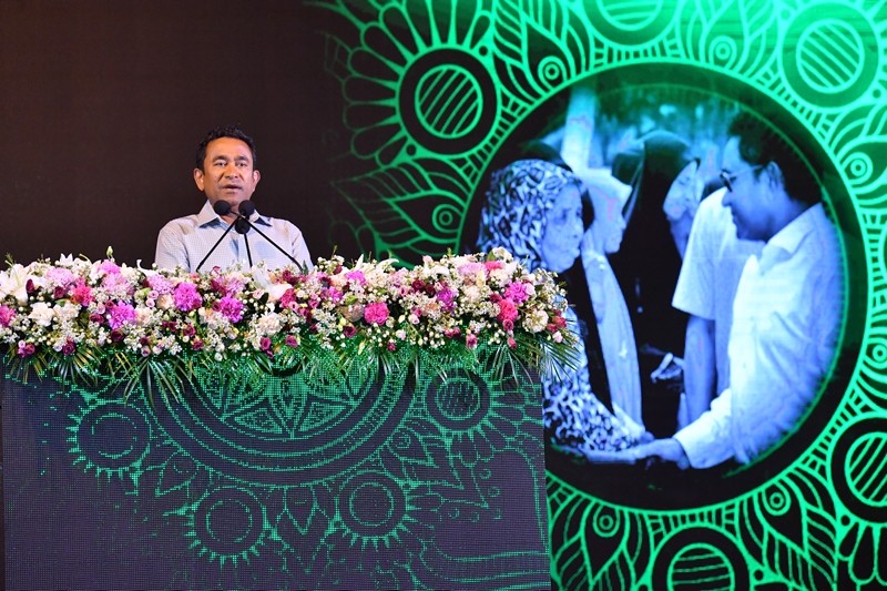 އޮކްޓޫބަރު 9 ، 2017: ރައީސް ޔާމިންގެ ދެކަނބަލުން ރަސްފަންނުގައި އިސްރަށްވެހިންނާ ބައްދަލުކުރައްވަން ބޭއްވެވި ހަފްލާގައި ރައީސް ޔާމިން ވާހަކަފުޅު ދައްކަވަނީ