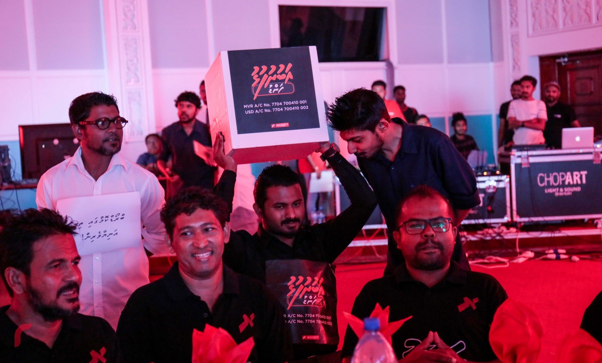 އޮކްޓޫބަރު 11، 2017 : ނޫސްވެރިކަމުގެ އިނާމް ދިނުމަށް ދަރުބާރުގޭގައި ބޭއްވި ހަފްލާގައި؛ ރާއްޖެ ޓީވީގެ ނޫސްވެރިން، މިނިވަން ނޫސްވެރިކަން ނެތްކަމަށް ބުނެ މީޑިއާ މިނިވަންކުރުމަށް ގޮވާލައި އިޙްތިޖާޖް ކުރަނީ