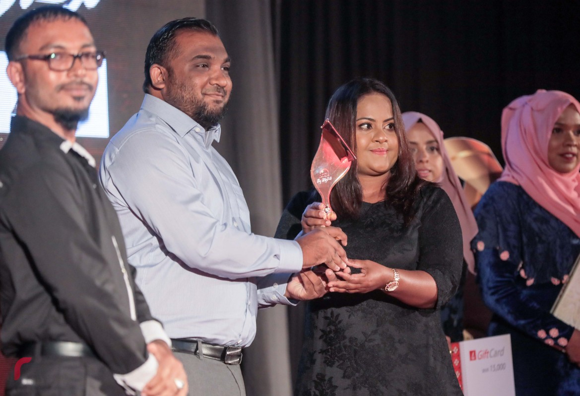 އޮކްޓޫބަރު 11، 2017 : މޯލްޑިވްސް މީޑިއާ ކައުންސިލް އިން އިންތިޒާމްކޮއްގެން ނޫސްވެރިންނަށްދޭ 'ނޫސްވެރިކަމުގެ އިނާމް 2017' ދިނުމަށް ދަރުބާރުގޭގައި ބޭއްވި ހަފްލާގެ ތެރެއިން