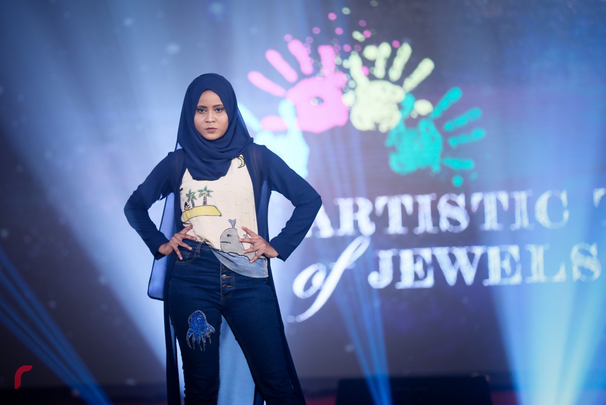 15 އޮކްޓޫބަރު 2017: ރާއްޖޭގެ ފެޝަން އިންޑަސްޓްރީގައި މަސައްކަތްކުރަމުން އަންނަ ފަރާތްތަކުގެ މަސައްކަތް ދައްކާލުމަށް ދިވާސް އިން އިންތިޒާމްކޮށްގެން ދަރުބާރުގޭގައި ބޭއްވި ފެޝަން ޝޯވ ގެ ތެރެއިން