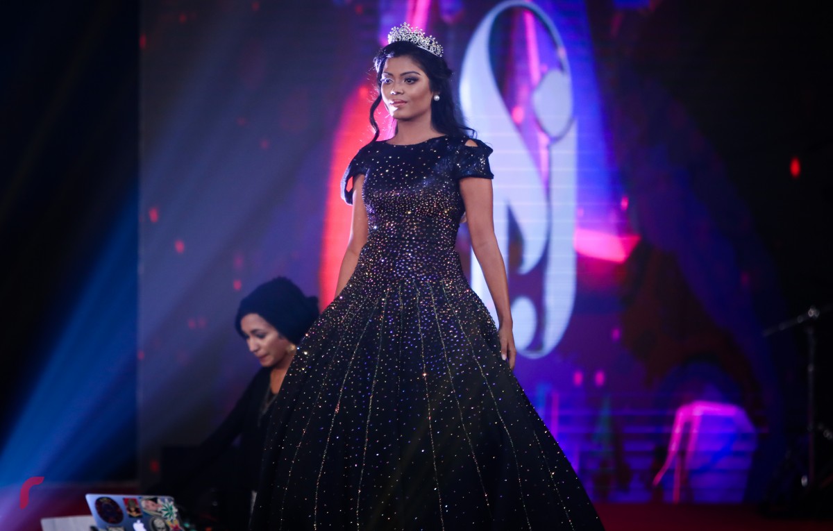 15 އޮކްޓޫބަރު 2017: ރާއްޖޭގެ ފެޝަން އިންޑަސްޓްރީގައި މަސައްކަތްކުރަމުން އަންނަ ފަރާތްތަކުގެ މަސައްކަތް ދައްކާލުމަށް ދިވާސް އިން އިންތިޒާމްކޮށްގެން ދަރުބާރުގޭގައި ބޭއްވި ފެޝަން ޝޯވ ގެ ތެރެއިން