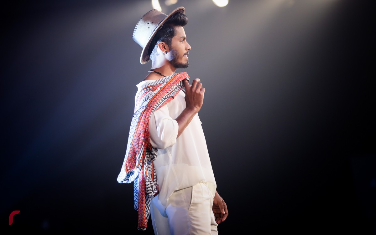 15 އޮކްޓޫބަރު 2017: ރާއްޖޭގެ ފެޝަން އިންޑަސްޓްރީގައި މަސައްކަތްކުރަމުން އަންނަ ފަރާތްތަކުގެ މަސައްކަތް ދައްކާލުމަށް ދިވާސް އިން އިންތިޒާމްކޮށްގެން ދަރުބާރުގޭގައި ބޭއްވި ފެޝަން ޝޯވ ގެ ތެރެއިން