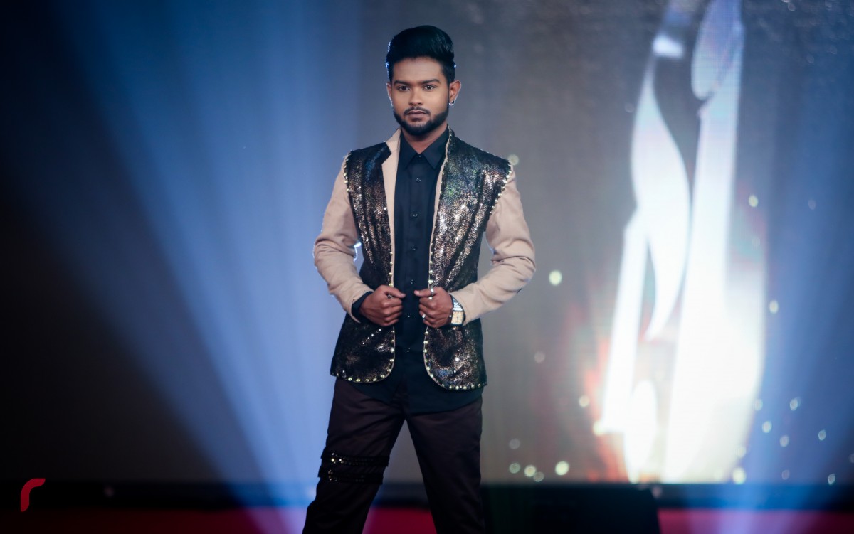 15 އޮކްޓޫބަރު 2017: ރާއްޖޭގެ ފެޝަން އިންޑަސްޓްރީގައި މަސައްކަތްކުރަމުންއަންނަ ފަރާތްތަކުގެ މަސައްކަތް ދައްކާލުމަށް ދިވާސް އިން އިންތިޒާމްކޮށްގެން ދަރުބާރުގޭގައި ބޭއްވި ފެޝަން ޝޯވ ގެ ތެރެއިން