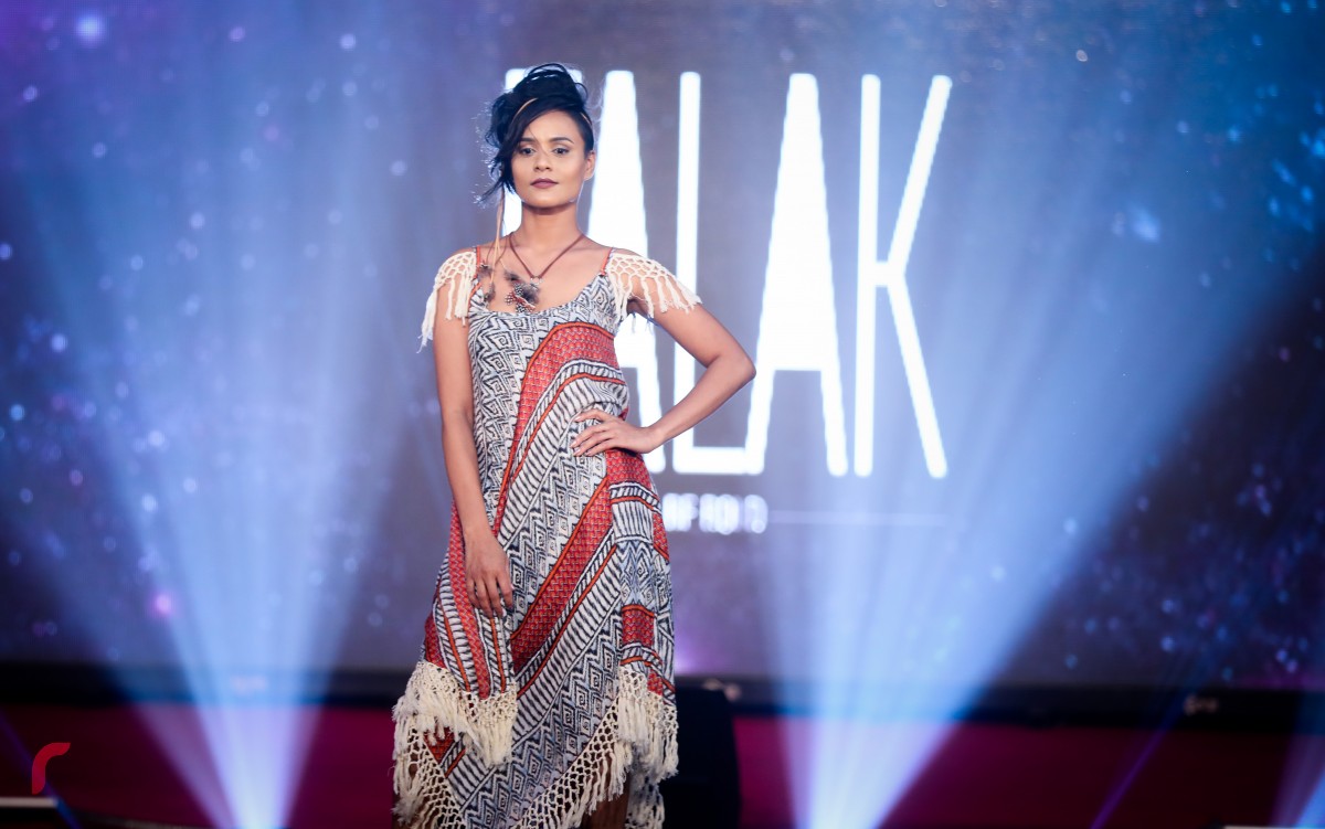 15 އޮކްޓޫބަރު 2017: ރާއްޖޭގެ ފެޝަން އިންޑަސްޓްރީގައި މަސައްކަތްކުރަމުންއަންނަ ފަރާތްތަކުގެ މަސައްކަތް ދައްކާލުމަށް ދިވާސް އިން އިންތިޒާމްކޮށްގެން ދަރުބާރުގޭގައި ބޭއްވި ފެޝަން ޝޯވ ގެ ތެރެއިން