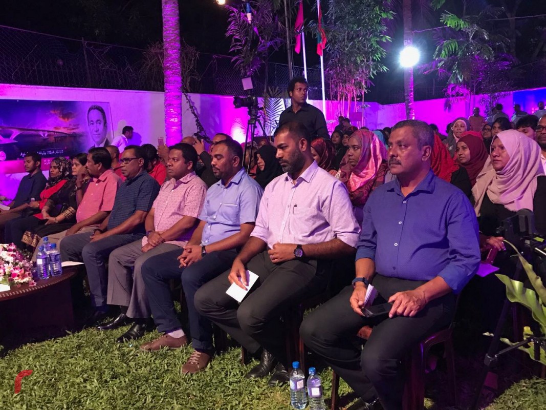 16 އޮކްޓޫބަރު 2017: ލަންކާގައި ޕީޕީއެމްގެ އޮފީހަކާއި ޖަގަހައެއް ހުޅުވުމަށް ބޭއްވި ޙަފްލާގެ ތެރެއިން، މި ޙަފްލާގައި ސަރުކާރުގެ އިސްވެރިންނާއި، މަޖިލީހުގެ މެންބަރުންނާއި، ކުންފުނިތަކުގެ އިސްވެރިން ބައިވެރިވެވަޑައިގަތް