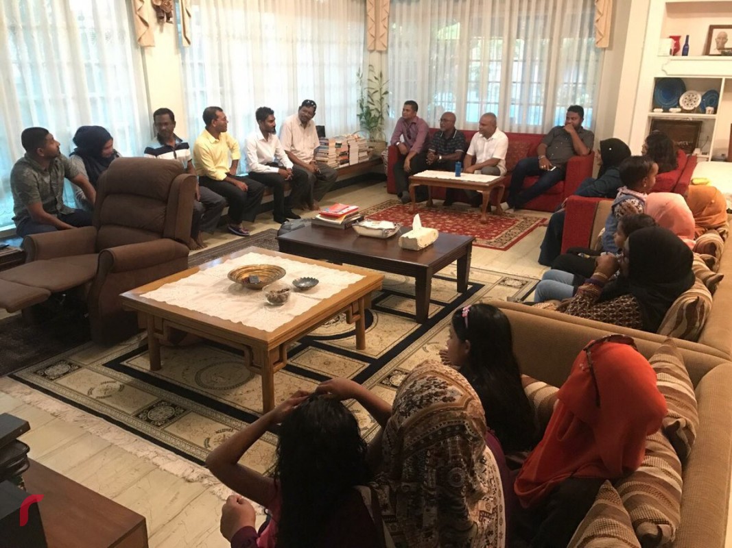 އޮކްޓޫބަރު 17، 2017 : އެމްޑީޕީގެ ރައީސް މުޙައްމަދު ނަޝީދު ލަންކާގައި ދިރިއުޅޭ ދިވެހިންނާއި ބައްދަލުކުރައްވަނީ