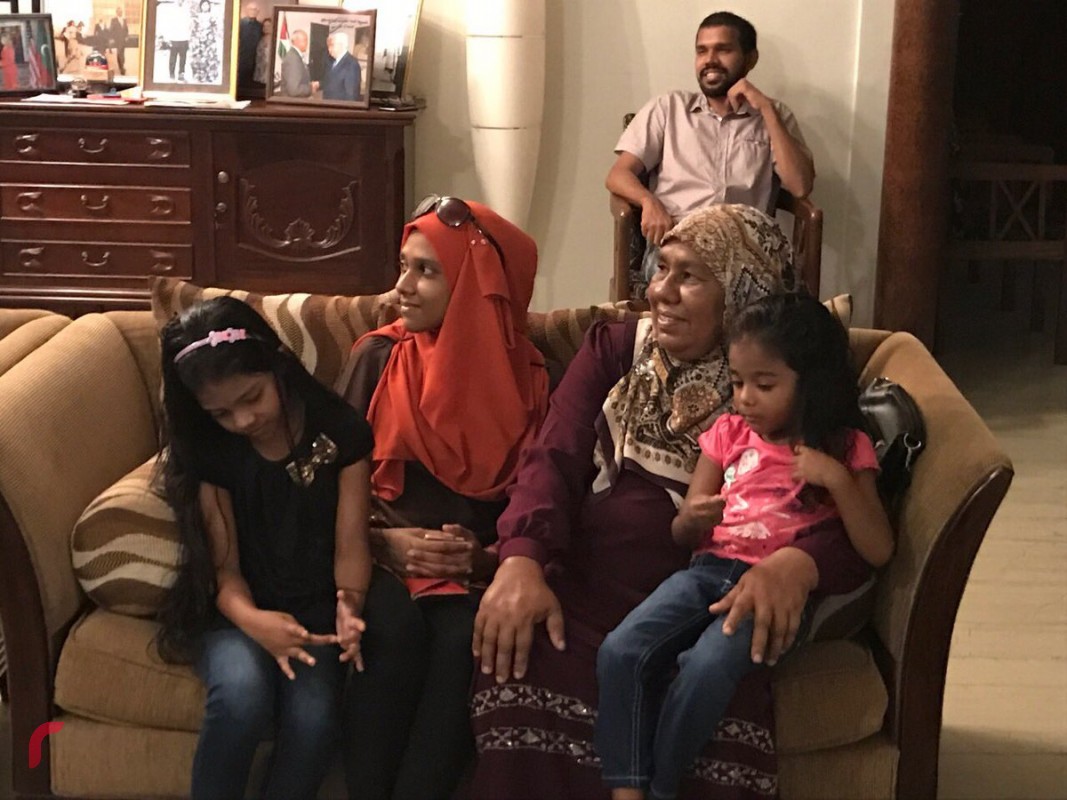 އޮކްޓޫބަރު 17، 2017 : އެމްޑީޕީގެ ރައީސް މުޙައްމަދު ނަޝީދު ލަންކާގައި ދިރިއުޅޭ ދިވެހިންނާއި ބައްދަލުކުރެއްވުމަށް ބޭއްވި ހަރަކާތުގެ ތެރެއިން