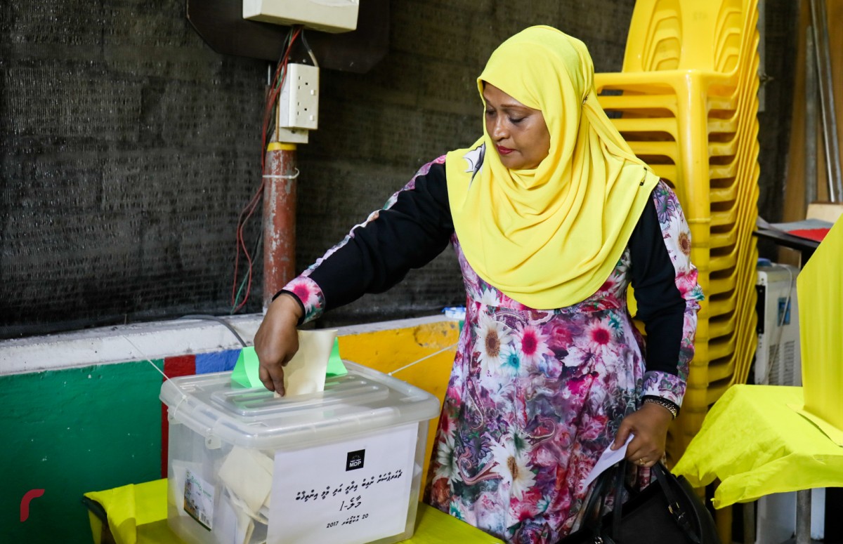 އޮކްޓޫބަރު 20، 2017: އެމްޑީޕީގެ ޗެއާޕާސަންގެ ނައިބު އިދާރީ އަދި ޗެއާޕާސަންގެ ނައިބު މާލީގެ މަގާމަށް ބޭފުޅުން އިންތިހާބު ކުރުމަށް ބޭއްވި އިންތިހާބުގެ ވޯޓުލުން ކުރިއައް ދަނީ