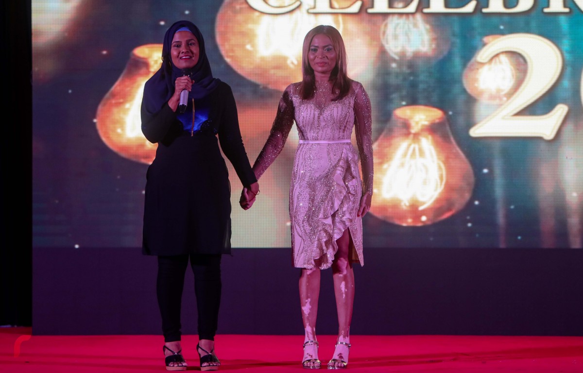 އޮކްޓޫބަރު 20، 2017: ނިއުމާގެ 'ސެލެބްރޭޓިންގް 20" ފާހަގަ ކުރުމަށް ބޭއްވި ހާއްސަ ހަފްލާގައި، ފިލްމް ޑިރެކްޓަރު ނަހުލާ ނިއުމާގެ އައު ފިލްމް އިއުލާންކޮށްދެނީ، މި ހަފްލާގައި ނިއުމާ ވަނީ ތިން ސަޕްރައިޒްއެއް ހާމަކޮއްފައި