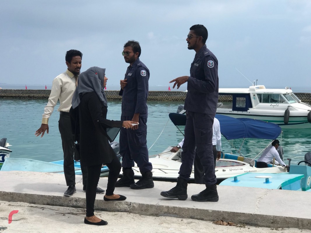 އޮކްޓޫބަރު 24، 2017: ރައީސް ޔާމިން ރ.މަޑުއްވަރިއަށް ވަޑައިގަންނަަވަން ހަމަޖެހިފައި ވުމާއި ގުޅިގެން މާލެއިން  އެސްއޯ ފުލުހުންގެ ޓީމްއެއް ވަނީ ރ.މަޑުއްވަރީއަށް ގޮސް ހަރަކާތްތެރިވާން ފަށާފައި -- ރާއްޖެ އެމްވީ ފޮޓޯ: އަޒްުމޫން އަޙްމަދު