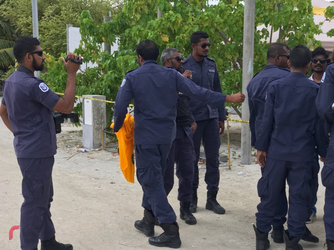 އޮކްޓޫބަރު 24، 2017: ރައީސް ޔާމިން ރ.މަޑުއްވަރިއަށް ވަޑައިގަންނަަވަން ހަމަޖެހިފައި ވުމާއި ގުޅިގެން މާލެއިން ޙާއްސަ އެސްއޯ ފުލުހުންގެ ޓީމްއެއް ވަނީ ރ.މަޑުއްވަރީގައި ހަރަކާތްތެރިވާން ފަޝާފައި -- ރާއްޖެ އެމްވީ ފޮޓޯ: އަޒްުމޫން އަޙްމަދު