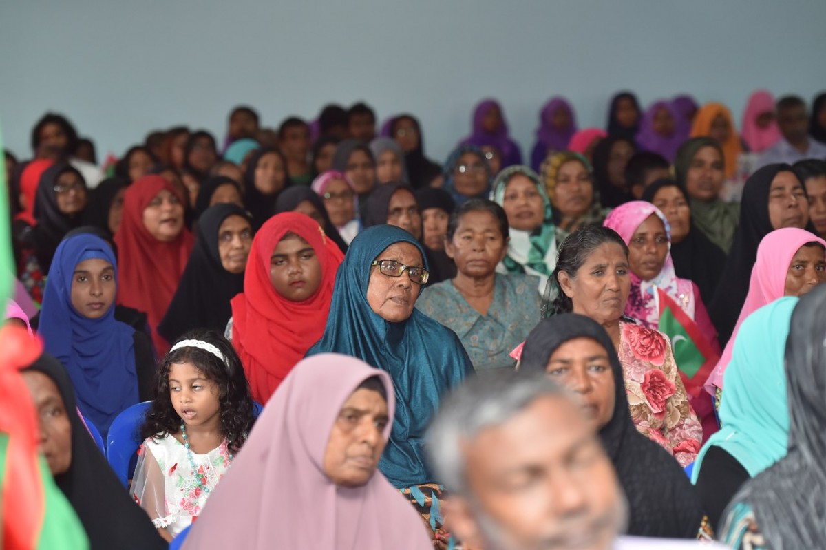 އޮކްޓޫބަރު 24، 2017: ރައީސް ޔާމިން ރ އަތޮޅަށް ކުރައްވަމުން ގެންދަވާ ރަސްމީ ދަތުރުފުޅުގެ ތެރެއިން