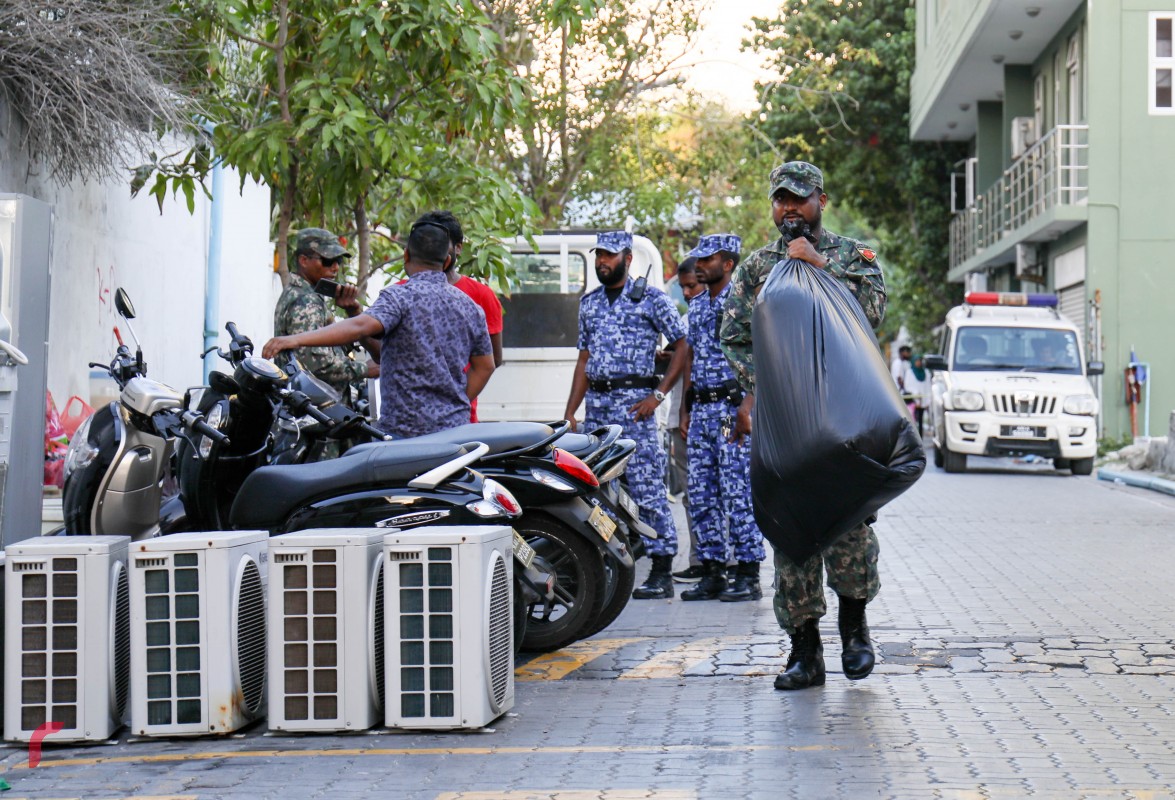 27 އޮކްޓޫބަރު 2017: ބަނޑޭރިކޮށި 2 އެލް 195 ހުސްކުރަން އެންގުމާއިގުޅިގެން އެމްއެންޑީއެފްއާއި ފުލުހުން ގުޅިގެން ކޮށި ހުސްކުރަނީ ، ކޮށީގައި ދިރިއުޅޭ މީހުން މައުލޫމާތު ދީފައިވާ ގޮތުގައި ކޮށި ހުސްކުރަނީ ކޯޓް އަމުރަކާއި ނުލައި