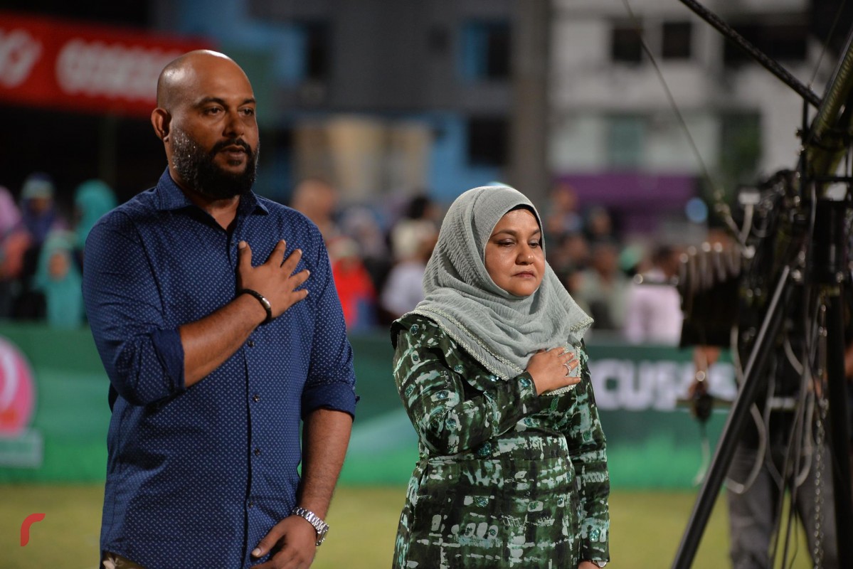 އޮކްޓޫބަރު 27، 2017: ފަސްޓްލޭޑީ ބަށިބޯޅަ ޗެމްޕިއަންޝިޕްގެ ފައިނަލްމެޗު މެޑަމް ފާތުން ޝަރަފްވެރިކޮށްދެއްވަނީ، ބަށި މުބާރާތުގެ ޗެމްޕިއަންކަން ހޯދާފައި ވަނީ ފ.ފީއަލީ ބަށި ޓީމް