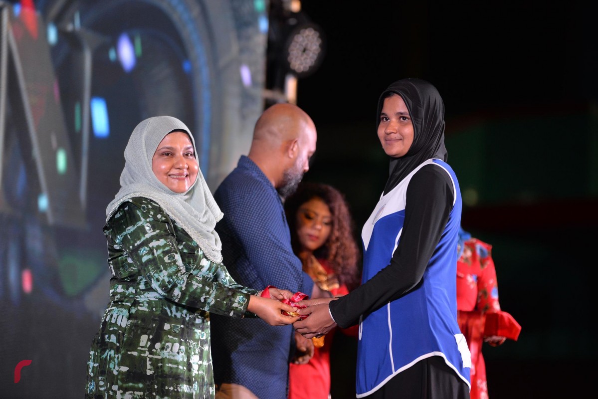 އޮކްޓޫބަރު 27، 2017: ފަސްޓްލޭޑީ ބަށިބޯޅަ ޗެމްޕިއަންޝިޕްގެ ފައިނަލްގައި ވާދަކުރި ކ.މާފުށި ބަށި ޓީމް އަދި ފ.ފީއަލީ ބަށި ޓީމް ފައިނަލްގައި ވާދަކުރަނީ، ބަށި މުބާރާތުގެ ޗެމްޕިއަންކަން ހޯދާފައި ވަނީ ފ.ފީއަލީ ބަށި ޓީމް