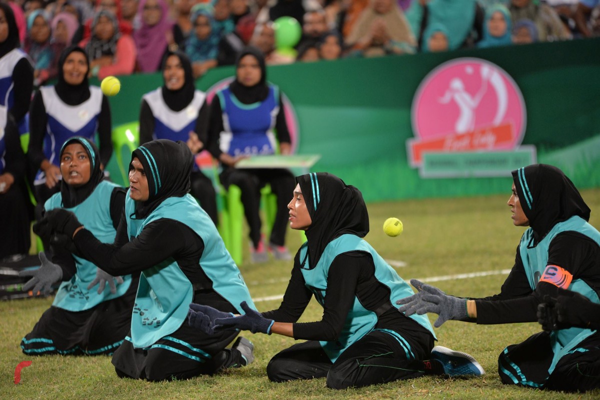 އޮކްޓޫބަރު 27، 2017: ފަސްޓްލޭޑީ ބަށިބޯޅަ ޗެމްޕިއަންޝިޕްގެ ފައިނަލްގައި ވާދަކުރި ކ.މާފުށި ބަށި ޓީމް އަދި ފ.ފީއަލީ ބަށި ޓީމް ފައިނަލްގައި ވާދަކުރަނީ، ބަށި މުބާރާތުގެ ޗެމްޕިއަންކަން ހޯދާފައި ވަނީ ފ. ފީއަލީ ބަށި ޓީމް