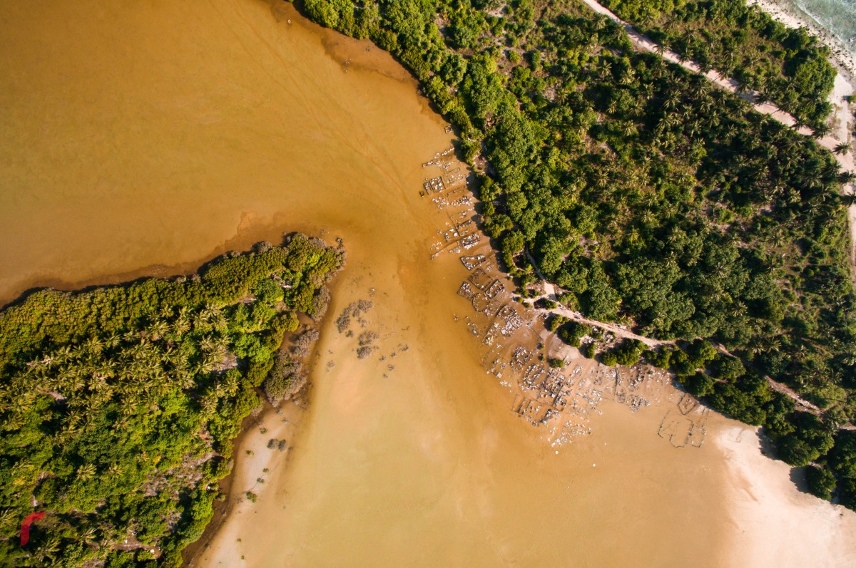 އޮކްޓޫބަރު 29، 2017: ކުޅުދުއްފުށީ މަށި ކުޅި އަކީ، ރާއްޖޭގެ އުތުރުގައި އޮތް އެންމެ ބޮޑު ކުޅި. އަދި ރާއްޖޭގައި އޮތް ހަމައެކަނި ހުދު މަށި ކުޅި. މިކުޅިއަކީ ގަސްގަހާގެއްސާއި، މަސްމަހާމެހި އަދި ދޫނިސޫފާސޫފި ފަދަ ދިރުންތަކުން މުއްސަނދި މާހައުލެއް.