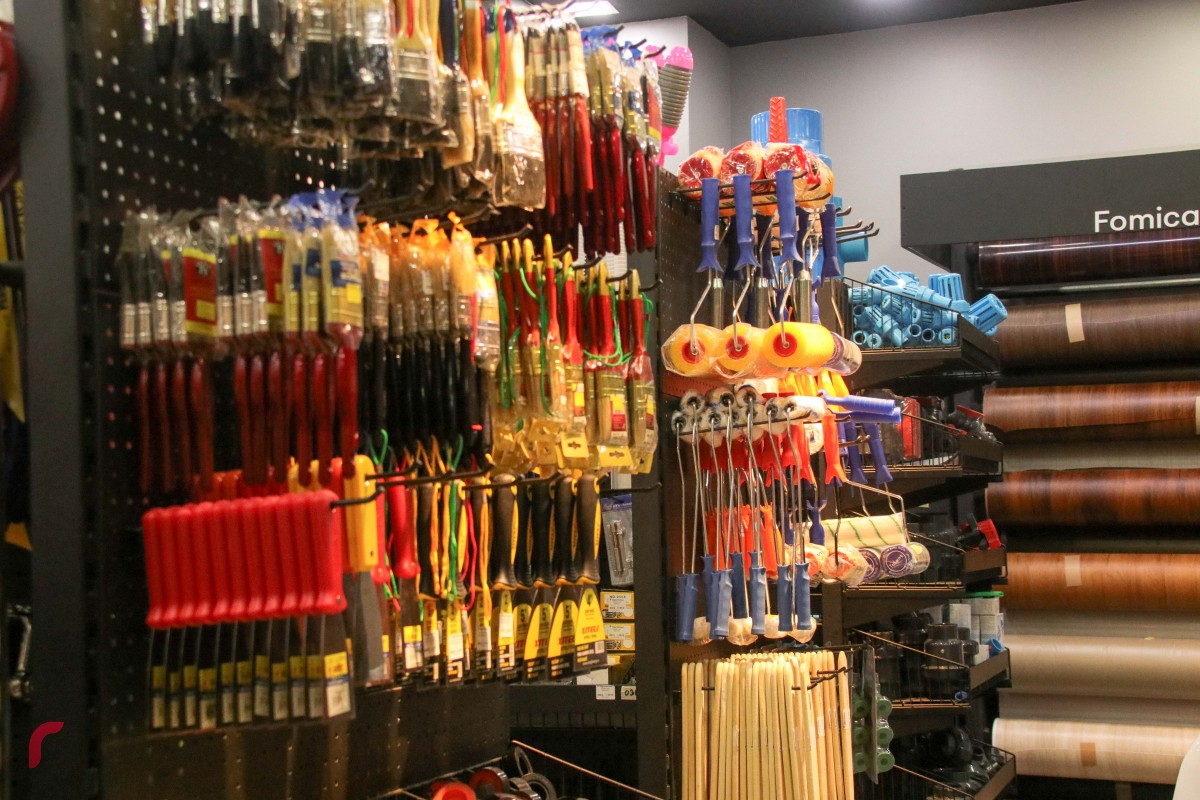 އޮކްޓޫބަރު 30، 2017: ޖަނަވަރީމަގުގައި ހުންނަ ވެލިގާ ހާޑްވެއާގެ ފިހާރަ އިތުރަށް ބޮޑުކޮށް ބޮޑެތި ބަދަލުތަކަކާއިއެކު ހުޅުވާފައި، މިއީ ފަސޭހަ ކަމާއިއެކު ކަސްޓަމަރުން ބޭނުންވާ ތަކެތި ހޯދައިދިނުމަށް ވެލިގާއިން ގެނައި ބަދަލެއް