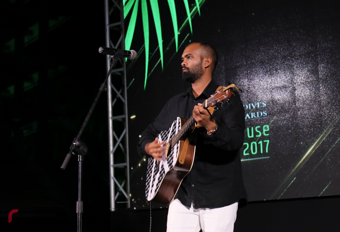 އޮކްޓޫބަރު 30، 2017: މަޓާޓޯ މޯލްޑިވްސް ޓްރެވަލް އެވޯޑްސްގެ ގެސްޓް ހައުސް އެޑިޝަންގެ އެވޯޑްތައް ދިނުމަށް މާފުށީގައި ބޭއްވި ހަފްލާގެ ތެރެއިން