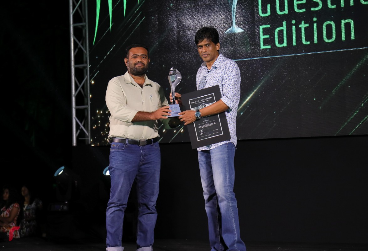 އޮކްޓޫބަރު 30، 2017: މަޓާޓޯ މޯލްޑިވްސް ޓްރެވަލް އެވޯޑްސްގެ ގެސްޓް ހައުސް އެޑިޝަންގެ އެވޯޑްތައް ދިނުމަށް މާފުށީގައި ބޭއްވި ހަފްލާގައި ލީޑިންގް ބިޒްނަސް ޑިވެލޮޕްމަންޓް ޕާޓްނާރއަށް އެވޯޑް ހަވާލުކުރަނީ