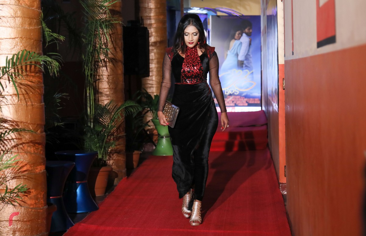 އޮކްޓޫބަރު 31، 2017: މަޝްޙޫރު ފިލްމީ ޑައިރެކްޓަރު އަދި ލިޔުންތެރިއާ ފާތިމަތު ނަހުލާ ޕްރޮޑިއުސްކޮށް ރިޝްމީ ރަމީޒް ޑައިރެކްޓް ކުރި ފިލްމް 'ބޮސް' އޮލިމްޕަސް ސިނަމާގައި ޕްރިމިއާ ކުރުމަށް ބޭއްހި ހަފްލާގެ ތެރެއިން