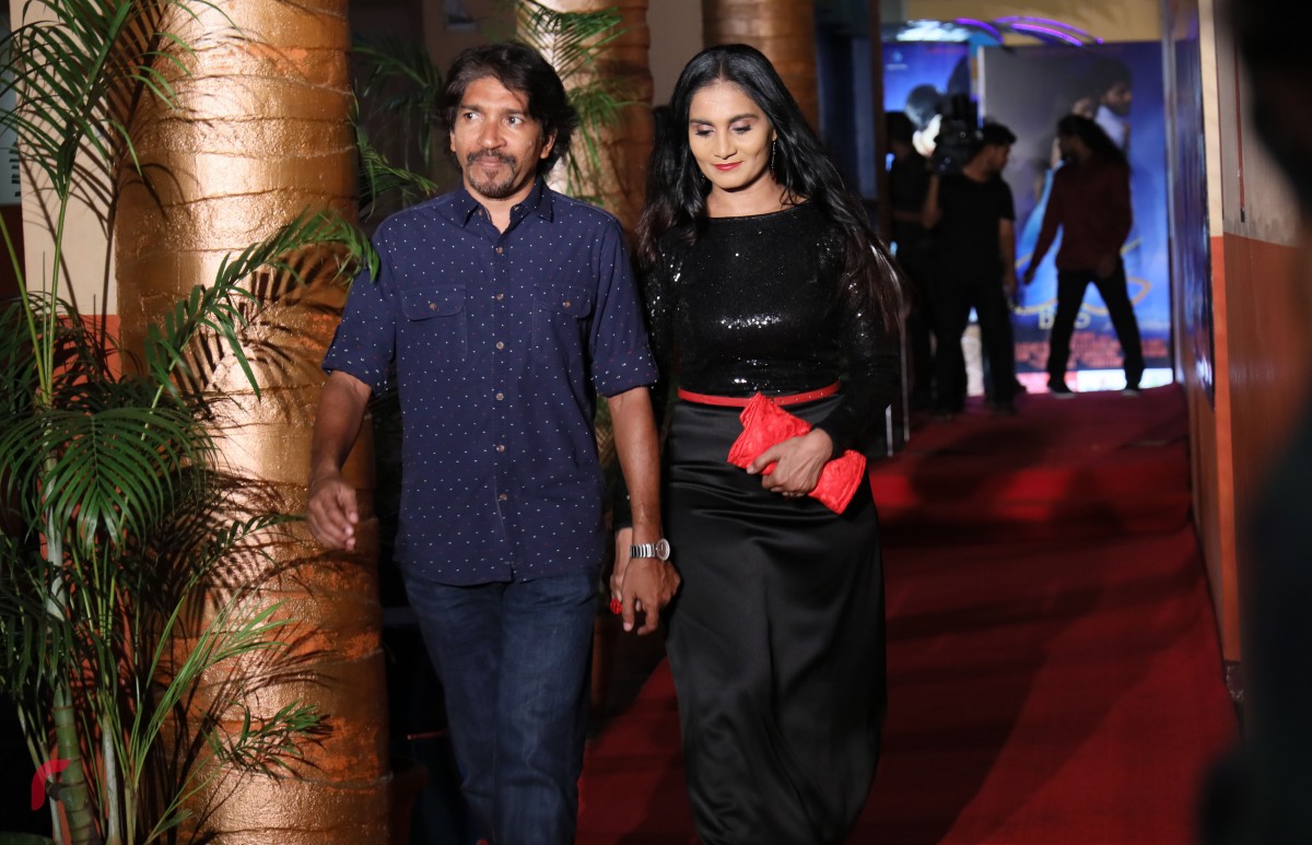 އޮކްޓޫބަރު 31، 2017: މަޝްޙޫރު ފިލްމީ ޑައިރެކްޓަރު އަދި ލިޔުންތެރިއާ ފާތިމަތު ނަހުލާ ޕްރޮޑިއުސްކޮށް ރިޝްމީ ރަމީޒް ޑައިރެކްޓް ކުރި ފިލްމް 'ބޮސް' އޮލިމްޕަސް ސިނަމާގައި ޕްރިމިއާ ކުރުމަށް ބޭއްވި ހަފްލާގައި ފިލްމްގެ ބައެއް ތަރިން ބައިވެރިވަނީ