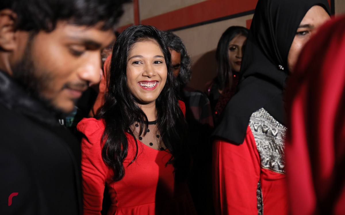 އޮކްޓޫބަރު 31، 2017: މަޝްޙޫރު ފިލްމީ ޑައިރެކްޓަރު އަދި ލިޔުންތެރިއާ ފާތިމަތު ނަހުލާ ޕްރޮޑިއުސްކޮށް ރިޝްމީ ރަމީޒް ޑައިރެކްޓް ކުރި ފިލްމް 'ބޮސް' އޮލިމްޕަސް ސިނަމާގައި ޕްރިމިއާ ކުރުމަށް ބޭއްވި ހަފްލާގެ ތެރެއިން