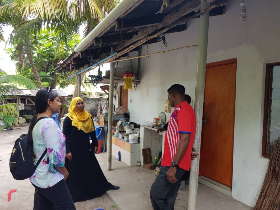 ނޮވެމްބަރު 2، 2017: އެމްޑީޕީގެ އިސްވެރިންނާއި ގުޅިފައިވާ އިއްތިހާދުގެ މެމްބަރުން ހިމޭނޭގޮތަށް ހއ.އަތޮޅަށް ކުރަށްވަމުން ގެންދަވާ ދަތުރުގެ ތެރެއިން، މި ދަތުރުގައި ވަނީ ހއ. އަތޮޅުގެ ރަށްތަކަށް ޒިޔާރަތްކޮށް ދޮރުން ދޮރަށް ހިނގައި ރަށުގެ ރައްޔިތުންގެ ހާލަތު އޮޅުންފިލުވާފައި