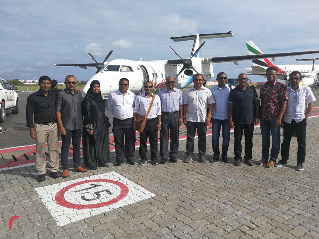 ނޮވެމްބަރު 2، 2017: އެމްޑީޕީގެ އިސްވެރިންނާއި ގުޅިފައިވާ އިއްތިހާދުގެ މެމްބަރުން ހިމޭނޭގޮތަށް ހއ.އަތޮޅަށް ކުރަށްވަމުން ގެންދަވާ ދަތުރުގެ ތެރެއިން