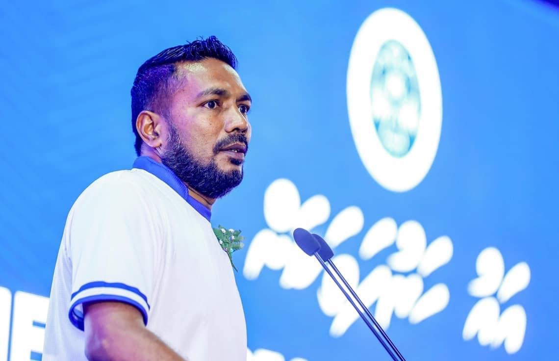 ނިއު ރޭޑިއަންޓުގެ ޗެއާމަން އަޙުމަދު މުބީން