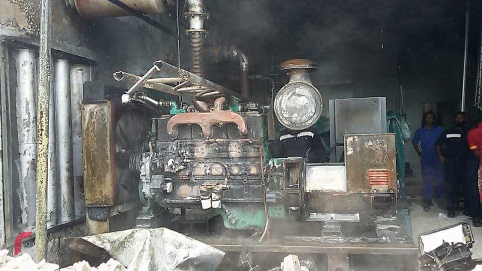 ނޮވެމްބަރު 7، 2017: އއ. އުކުޅަހު އިންޖީނުގޭގައި އަލިފާނުގެ ހާދިސާއެއް ހިނގުމުގެ ސަބަބުން ގެއްލުންވެފައި ވަނީ އިންޖީނުގޭގައި ބޭނުންކުރަމުން ދިޔަ މައި ޖަނަރޭޓަރު