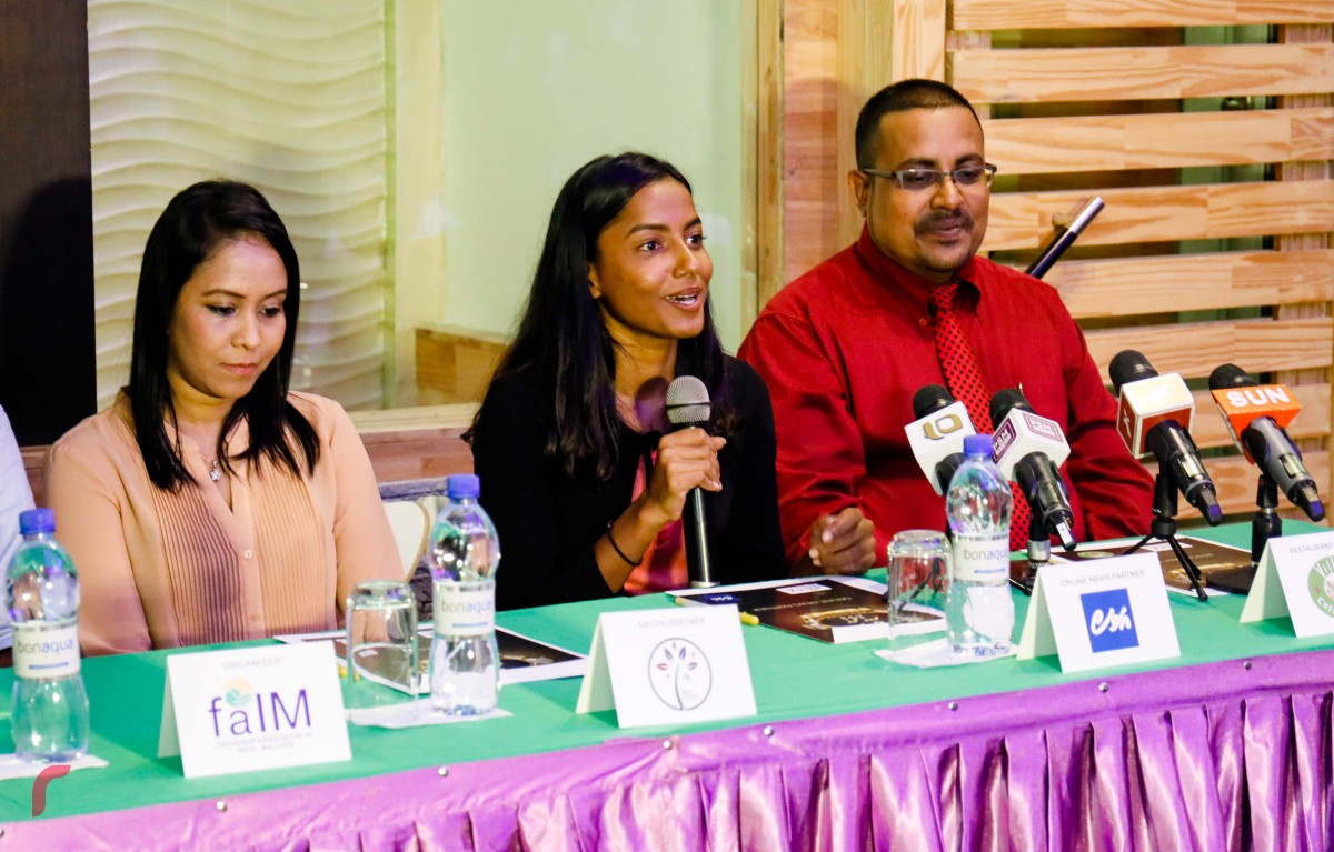 ނޮވެމްބަރު 8، 2017: "އޯލްޑް އިޒް ގޯލްޑް"ގެ ދެ ވަނަ ޝޯ "ރަން ޒަމާން"ގެ ޕާޓްނަރުންނާ އެކު ބުދަ ދުވަހުގެ ރޭ ސޮއިކުރުމަށް ބޭއްވި ރަސްމިއްޔާތުގެ ތެރެއިން