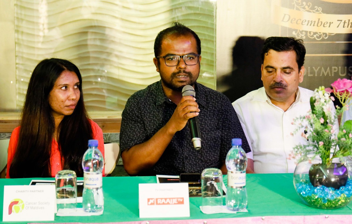 ނޮވެމްބަރު 8، 2017: "އޯލްޑް އިޒް ގޯލްޑް"ގެ ދެ ވަނަ ޝޯ "ރަން ޒަމާން"ގެ ނަމުގައި ޑިސެމްބަރު 7 އަދި 8 ގައި ބާއްވާ ޝޯއާ ބެހޭ ގޮތުން ރާއްޖެ ޓީވީގެ ސީއޯއޯ ހުސައިން ފިޔާޒް މޫސާ ވާހަކަދައްކަވަނީ 