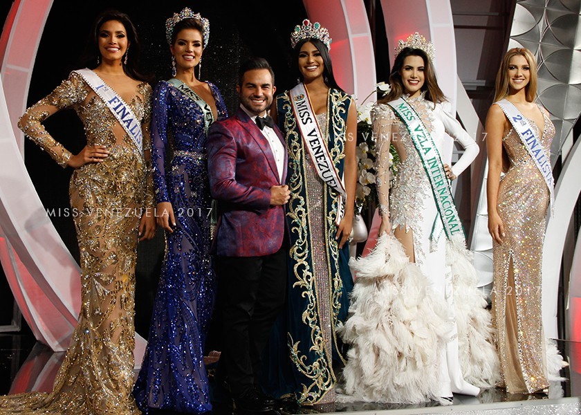 ނޮވެމްބަރު 11، 2017: ވެނެޒުއޭލާގެ ރީތީގެ ރާނީ ހޮވުމަށް ކަރާކަސްގައި ބޭއްވި ރަސްމިއްޔާތުގައި މިސް ވެނެޒުއޭލާއަށް ހޮވުނު ސްޓެފަނީ ގުޓިއަރެޒް މިސް ވެނެޒުއޭލާގެ ފައިނަލިސްޓުންނާއިއެކު ފޮޓޯއަކަށް ހުއްޓިލައިގެން