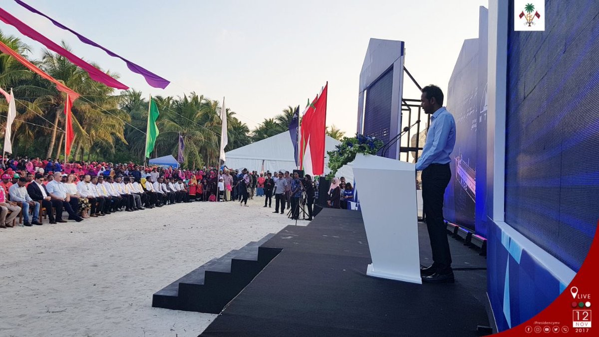 ނޮވެމްބަރު 12، 2017: ހދ. ކުޅުދުއްފުށީގައި މަހާ ޖައްރާފު އަދި ކުޅުދުއްފުށީ އެއާޕޯޓް އެޅުމަށް ބިން ހިއްކުމުގެ މަސައްކަތް އިފްތިތާޙް ކޮށްދެއްވުމަށް ބޭއްވި ރަސްމިއްޔާތުގައި ވާހަކަފުޅު ދައްކަވަމުން އެމްޓީސީސީގެ ސީއީއޯ ޒިޔަތު ވިދާޅުވީ އެ މަސައްކަތް ކުރިއަށް އޮތް އެއް މަސް ދުވަސް ތެރޭގައި ނިންމާލެވޭނެ ކަމަށް