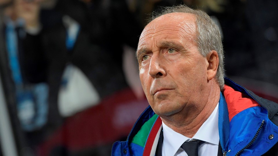 ނޮވެމްބަރު 13، 2017: އިޓަލީގެ ކޯޗް ވެންޓޫރާ ، މެޗު ފެށުމުގެ ކުރިން ބެންޗްގައި މަޑުކޮށްލައިގެން، މިއީ ފާއިތުވެ ދިޔަ 50 އަހަރު ތެރޭގައި އިޓަލީ ވޯލްޑްކަޕަށް ކޮލިފައި ނުވެ ކަޓައިގެންދިޔަ ފުރަތަމަ ފަހަރު