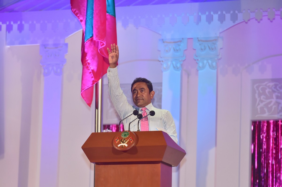 ނޮވެމްބަރު 17، 2018: ސަރުކާރަށް 4 އަހަރު ފުރުމާ ގުޅިގެން އަލިމަސް ކާނިވަލްގައި ބޭއްވި ޖަލްސާގެ ތެރެއިން ވާހަކަ ދައްކަވަނީ: ރައީސް ވަނީ ކުރިއަށް އޮތް އަހަރުގެ ތެރޭގައި ހިންގަވާނެ ގިނަ މަޝްރޫއުތަކެއް އިއުލާންކުރައްވާފައި