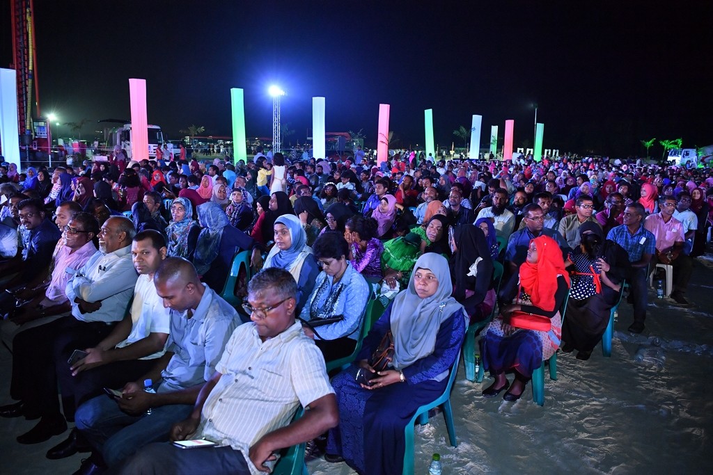 ނޮވެމްބަރު 19، 2017: ހުޅުމާލޭ ދެވަނަ ފިޔަވަހީގެ ފްލެޓްތަކުގެ ބިންގާ އެޅުމަށް ބޭއްވި ރަސްމިއްޔާތުގެ ތެރެއިން