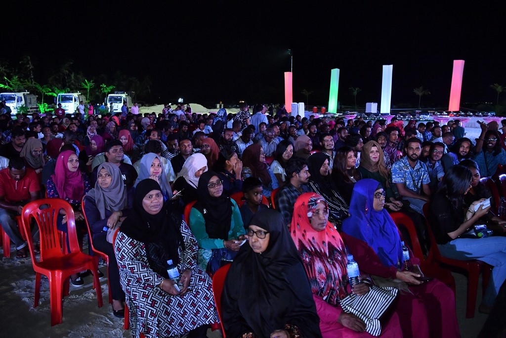 ނޮވެމްބަރު 19، 2017: ހުޅުމާލޭ ދެވަނަ ފިޔަވަހީގެ ފްލެޓްތަކުގެ ބިންގާ އެޅުމަށް ބޭއްވި ރަސްމިއްޔާތުގެ ތެރެއިން