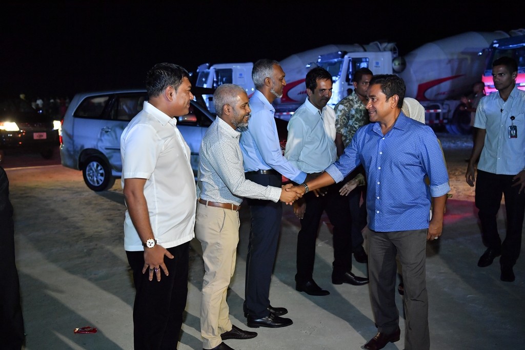 ނޮވެމްބަރު 19، 2017: ހުޅުމާލޭ ދެވަނަ ފިޔަވަހީގެ ފްލެޓްތަކުގެ ބިންގާ އެޅުމަށް ބޭއްވި ރަސްމިއްޔާތުގެ ތެރެއިން