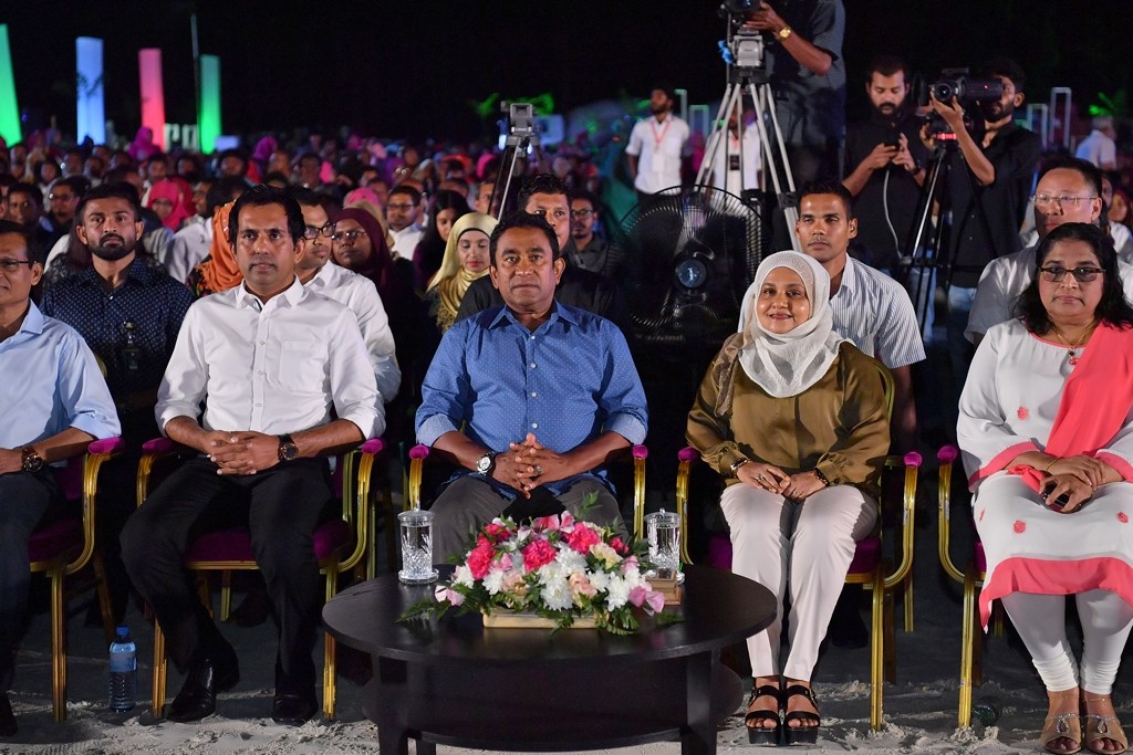 ނޮވެމްބަރު 19، 2017: ހުޅުމާލޭ ދެވަނަ ފިޔަވަހީގެ ފްލެޓްތަކުގެ ބިންގާ އެޅުމަށް ބޭއްވި ރަސްމިއްޔާތުގެ ތެރެއިން