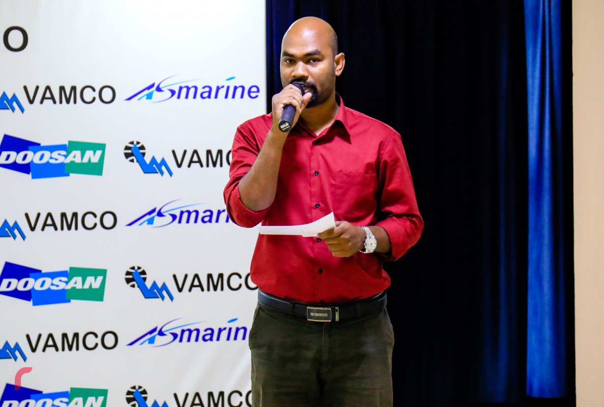 ނޮވެމްބަރު 20، 2017: އަލްޝާލީ މެރިން މޯލްޑިވްސް އާއި ޑޫސާން އިންބޯޑް މެރިން އިންޖީނު ވިއްކާ ވީއޭއެމްކޯ ގުޅިގެން މަސައްކަތް ކުރުމަށް އެމްއޯޔޫގައި ސޮއި ކުރުމަށް ބޭއްވި ރަސްމިއްޔާތުގެ ތެރެއިން-. ފޮޓޯ: މުހައްމަދު ޝަރުހާން/ ރާއްޖެ އެމްވީ