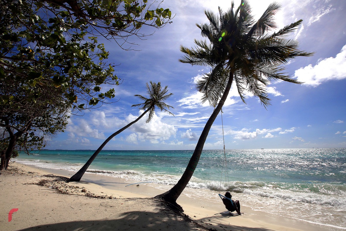 ޕީސް ބޯޓުން ފެށި "އޯޝަން އެންޑް ކްލައިމެޓް ޔޫތު އެމްބަސަޑާ" ޕްރޮގްރާމަށް ހޮވިފައިވާ އަޝްވާ ފަހީމް ވަނީ އޮކްޓޯބަރު މަހު 6 ގައުމަކަށް ގޮސް ފޮޓޯގްރަފީ މެދުވެރިކޮއް ރާއްޖޭގެ ތިމާވެށީގެ ހާލަތު ދައްކުވައިދީފައެވެ.