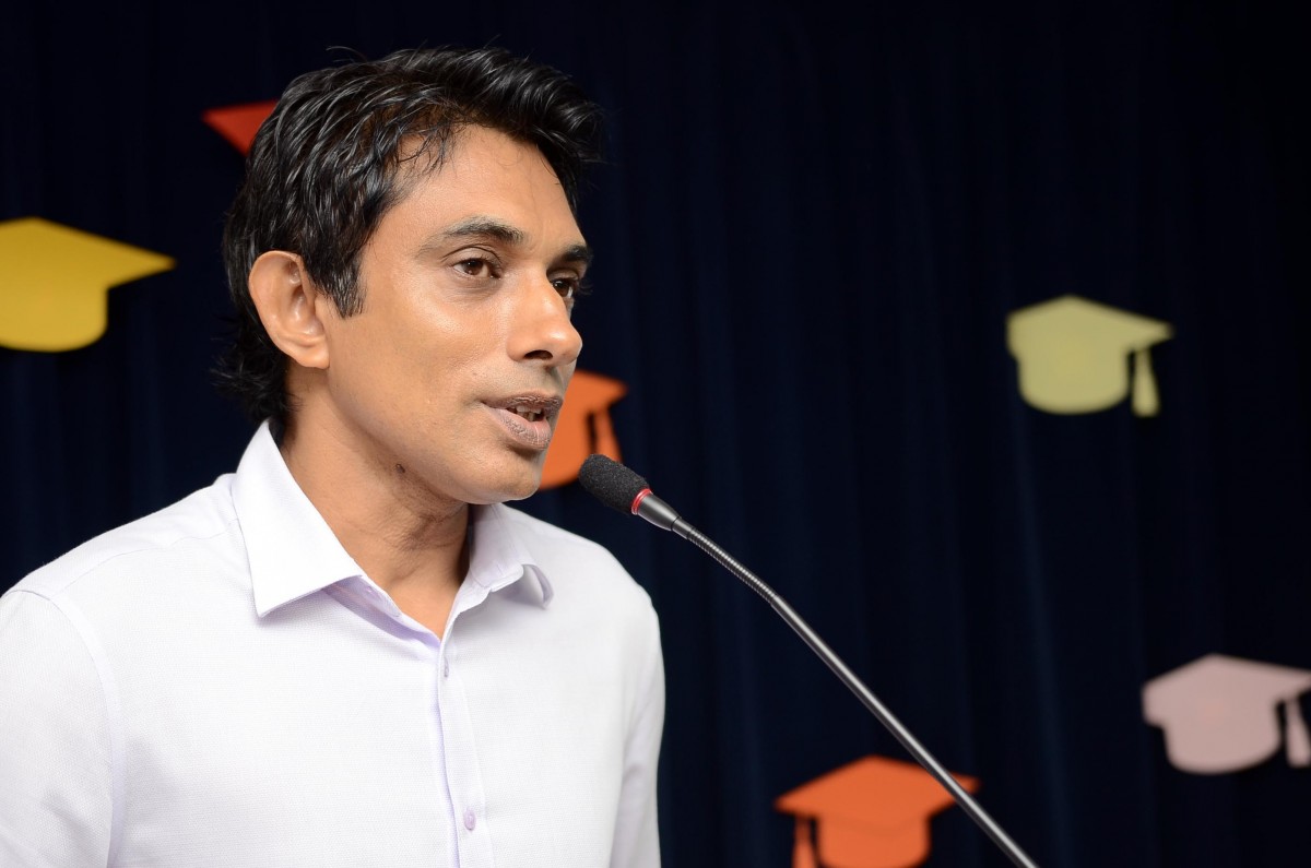 ނޮވެމްބަރު 22، 2017: ރާއްޖެ އޮންލައިން އިން އިންތިޒާމްކޮށްގެން ޗަމްޕާ ހޮޓެލްގަައި ބޭއްވި ކެއާ ސޮސައިޓީ ދަރިވަރުންގެ ގްރެޖުއޭޝަން ރަސްމިއްޔާތުގެ ތެރެއިން، މި ހަރަކާތުގައި ރާއްޖެ އޮންލައިންގެ އިސް މުވައްޒިފުންނާއި ވެރިން ވަނީ ބައިވެރިވެފައި