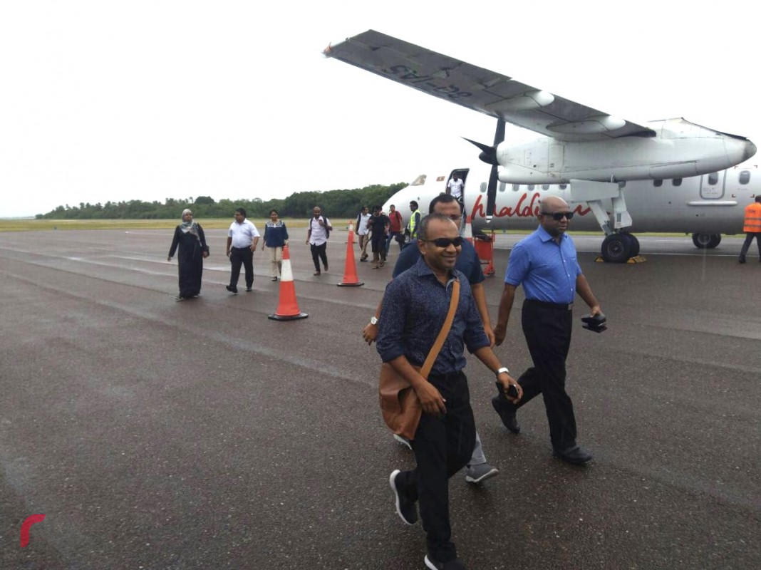 ނޮވެމްބަރު 23، 2017: ގުޅިފައިވާ ސިޔާސީ ޕާޓީތަކުގެ މެމްބަރުން ގދ. ތިނަދޫއަށް ކުރަމުންދާ ދަތުރުގެ ތެރެއިން: މި ދަތުރުގައި ގދ. ތިނަދޫގެ އާންމު ހާލަތު އޮޅުންފިލުވައި ހާއްސަ ޖަލްސާއެއް ބޭއްވުމަށް ވަނީ ހަމަޖެހިފައި