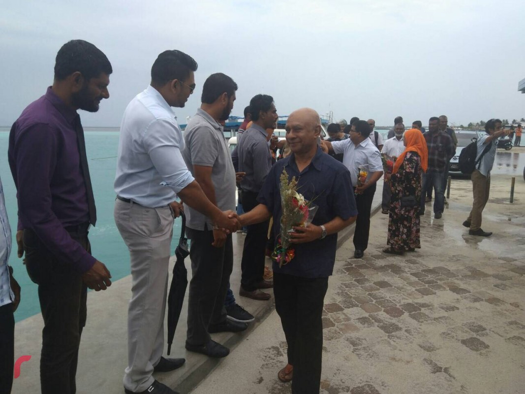 ނޮވެމްބަރު 23، 2017: ގުޅިފައިވާ ސިޔާސީ ޕާޓީތަކުގެ މެމްބަރުންނަށް ގދ. ތިނަދޫ އިން ވަނީ ހޫނު މަރުހަބާއެއް ކިޔާފައި