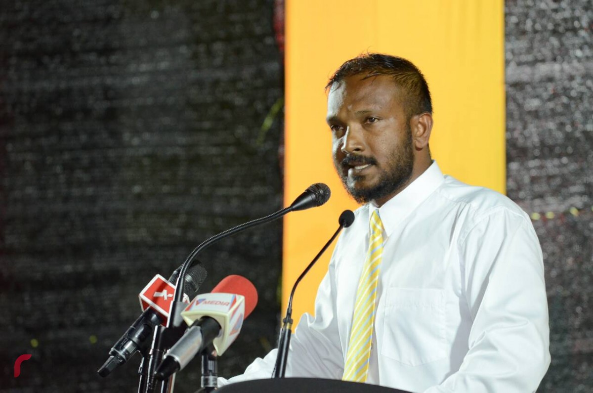 ނޮވެމްބަރު 23، 2017: ގުޅިފައިވާ ސިޔާސީ ޕާޓީތަކުގެ މެމްބަރުން ގދ. ތިނަދޫއަށް ކުރަމުންދާ ދަތުރުގައި ތިނަދޫގައި ބޭއްވި ޖަލްސާގެ ތެރެއިން